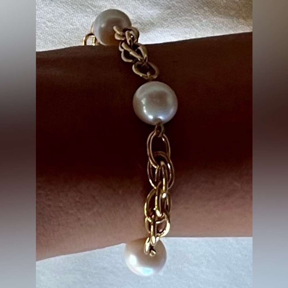 Vintage Monet Gold & Pearl Bracelet - Picture 11 of 16
